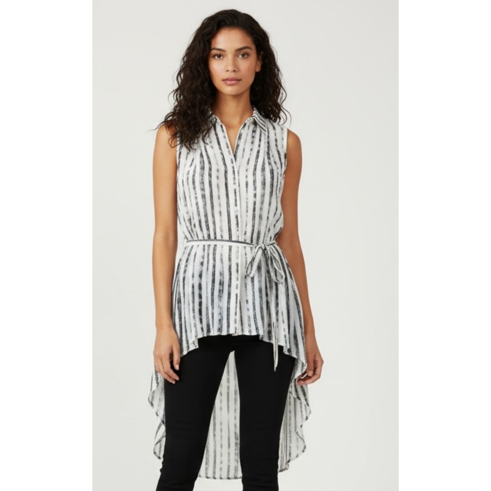 Everleigh Striped tie back sleeveless blouse Navy & White Size M